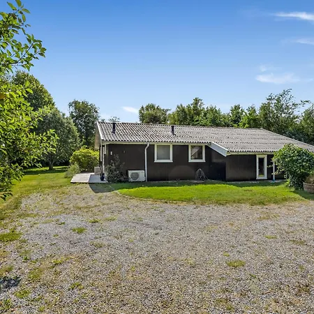 Raevlingehuset Holiday home *